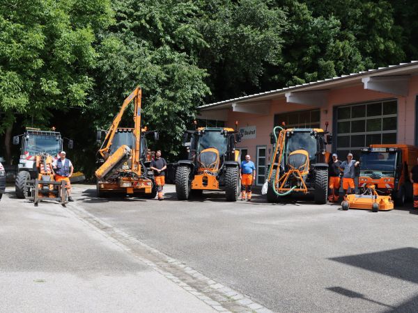 Bauhofmitarbeiter mit Fuhrpark Bauhof Pfeffenhausen