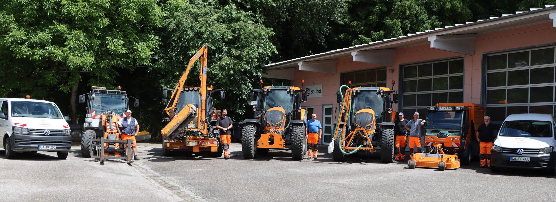 Bauhofmitarbeiter mit Fuhrpark Bauhof Pfeffenhausen
