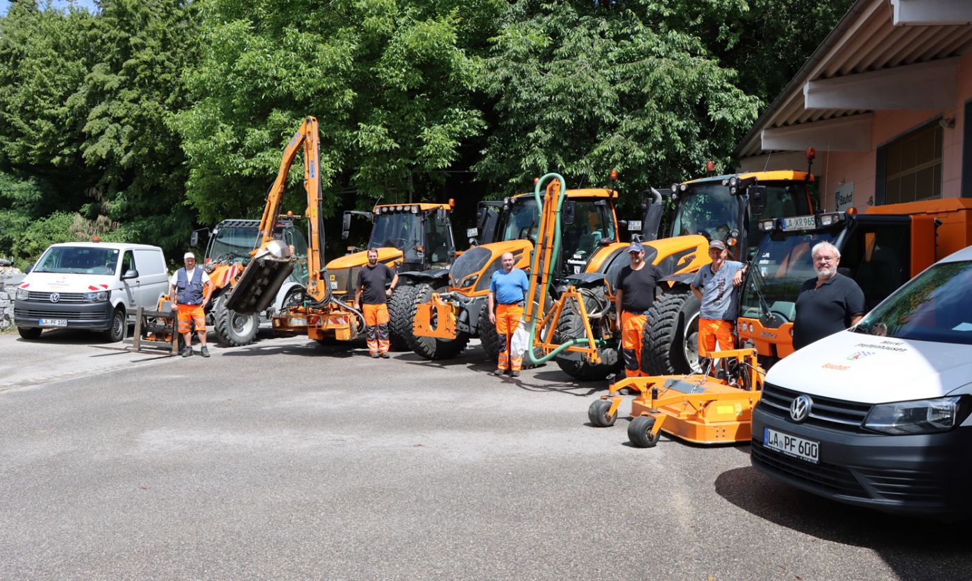 Bauhofmitarbeiter mit Fuhrpark Bauhof Pfeffenhausen
